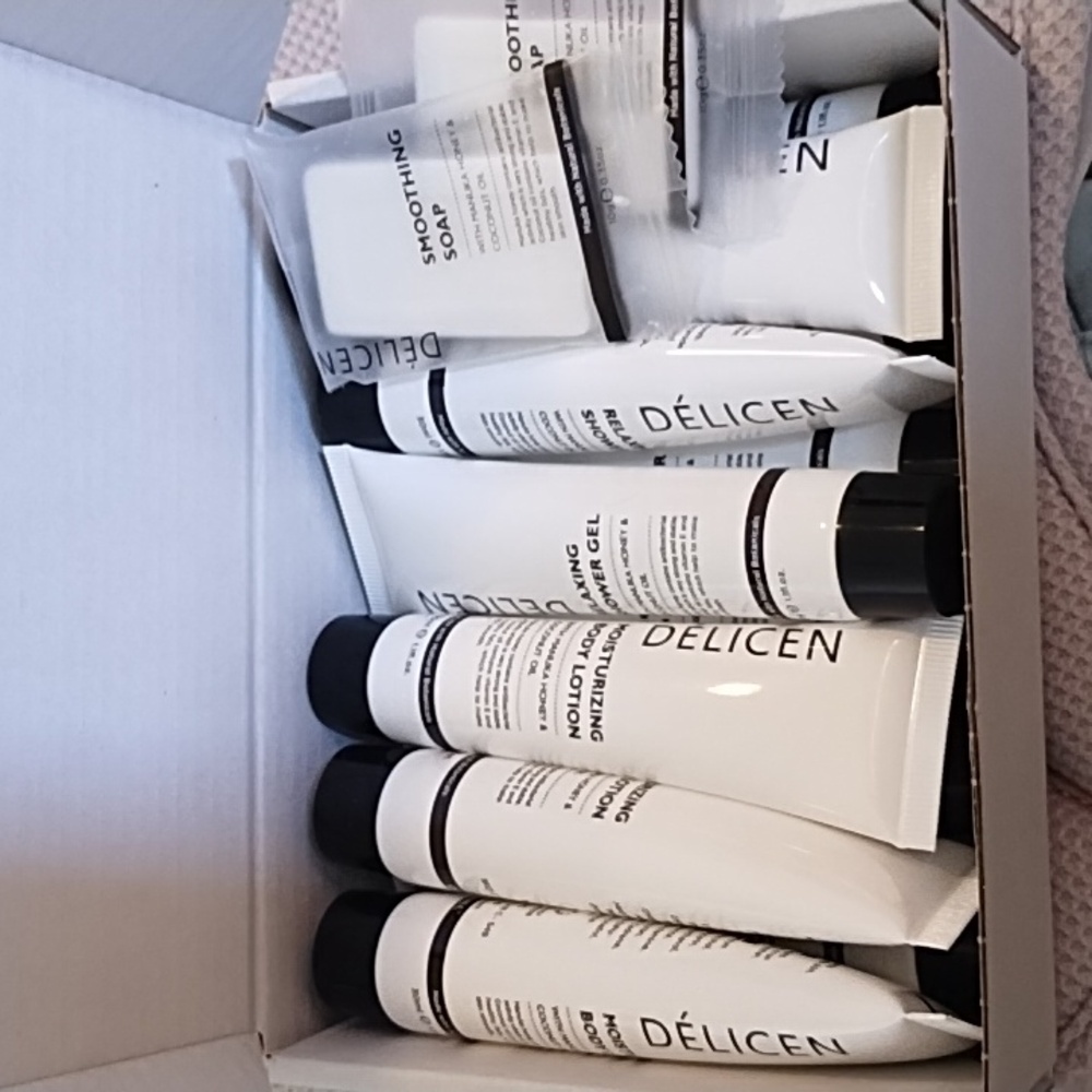Oppeal delicen box of shampoo, conditioner, shower gel, lotion 3 of each coconut